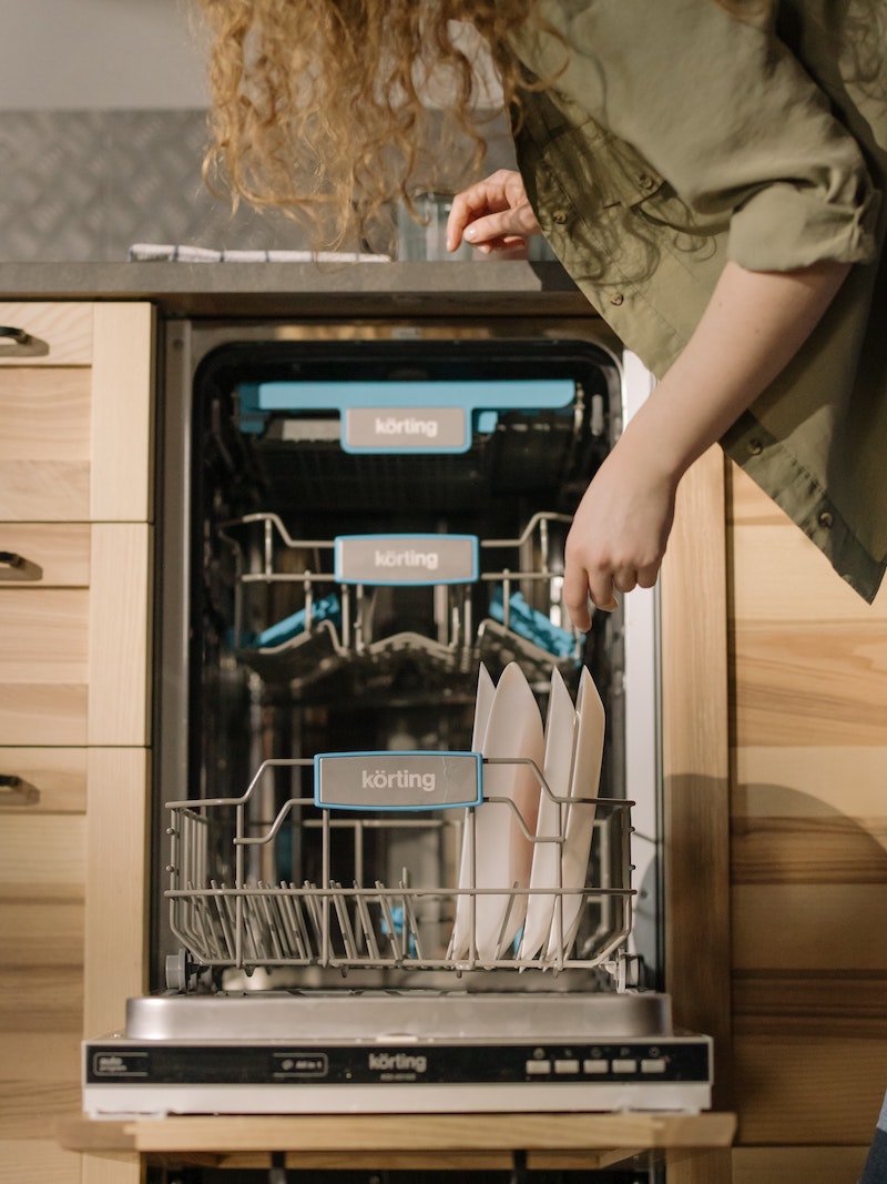 Ways to Use Your Dishwasher Efficiently for Residents in Naples, Ft Myers, and Charlotte County, FL